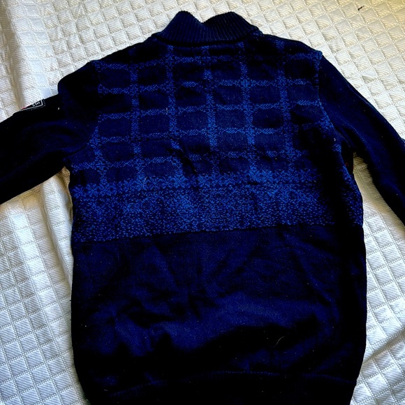 I am selling my lightly worn 100% merino wool sweater which is very warm. - Picture 2 of 2